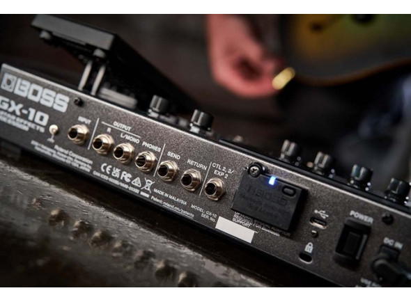 <b>BOSS GX-10 Pedaleira Multi-Efeitos USB para Guitarra e Baixo BEST-SELLER visor a cores sensivel ao toque</b>