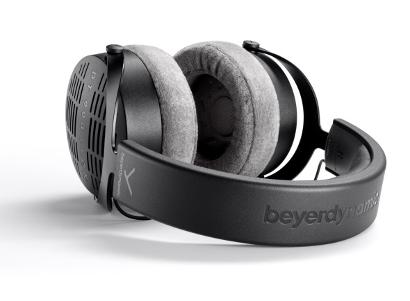 beyerdynamic-dt-900-pro-x_625685865f611.jpg