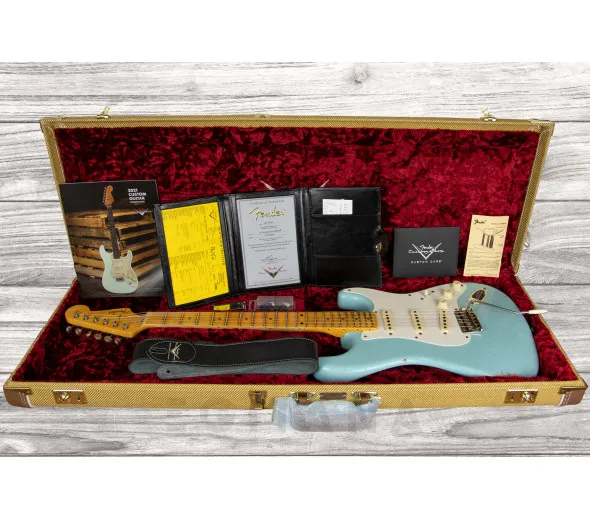 fender-1957-faded-aged-daphne-blue-relic_608c1b6c73b7e.webp