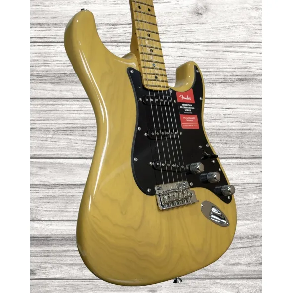 fender-american-pro-strat-ash-ltd-butterscotch_5e68dab25b1a4.webp