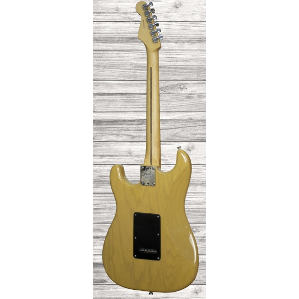 fender-american-pro-strat-ash-ltd-butterscotch_5e68dab586f5f.jpg