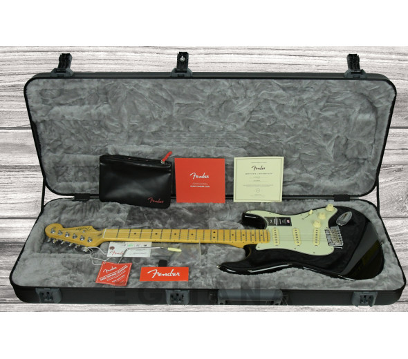 fender-american-professional-ii-maple-fingerboard-black_62307dbc18e79.jpg