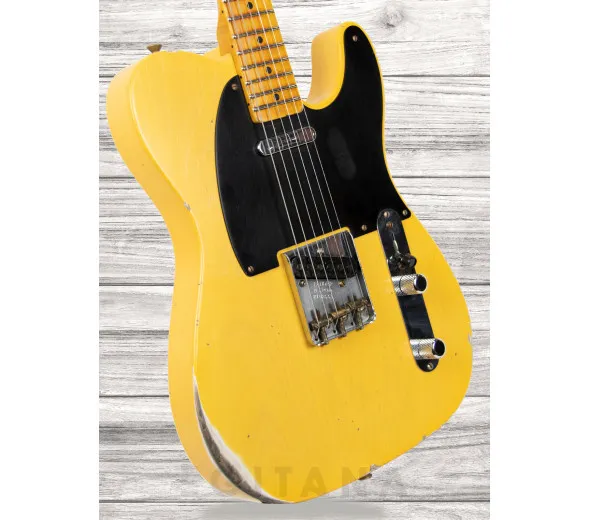 fender-custom-shop-70th-anniversary-relic-broadcaster-aged-blonde_606c8763dfdb0.webp