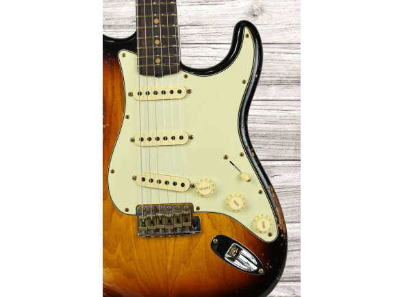 fender-custom-shop-lim-ed-62-strat-heavy-relic-faded-3-color-sunburst_66d7339a73870.jpg