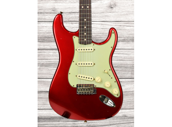 Fender Custom Shop Limited Edition 63 Stratocaster Journeyman Candy Apple Red<b>Made in USA</b> Corpo: Alder Braço: Rift Sawn Maple <b>Perfil do braço: 60 Style Oval 
