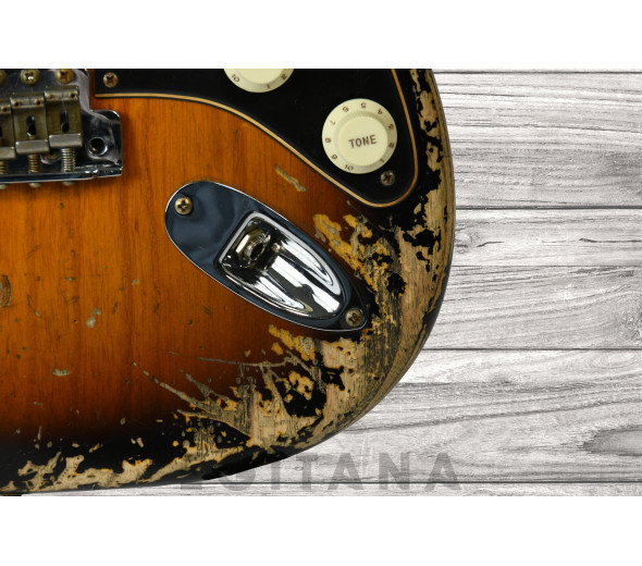 fender-custom-shop-limited-edition-poblano-strat-super-heavy-relic-super-faded-aged-3-color-sunburst_6350276cefaeb.jpg