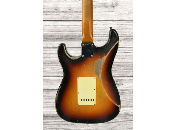 fender-custom-shop-masterbuilt-greg-fessler-1963-stratocaster-relic-3-tone-sunburst_648c1feec59aa.jpg