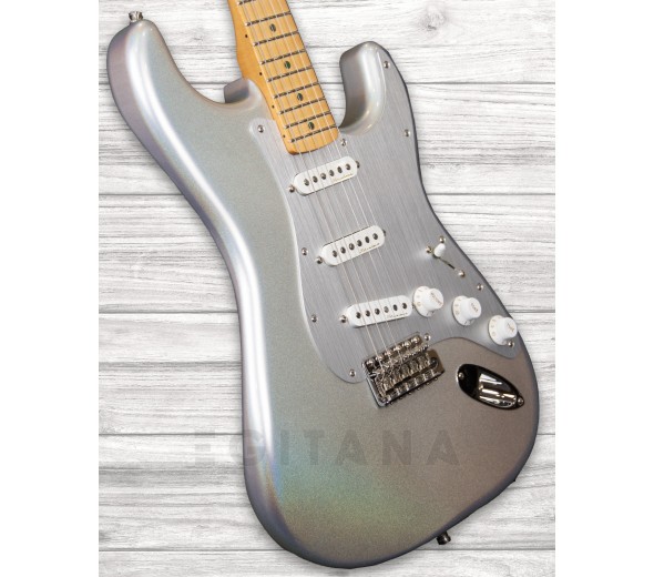 fender-her-strat-chrome-glow_5fbfda2f54a4a.jpg