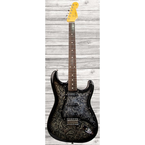 fender-ltd-japan-strat-black-paisley_5f3ab3b4ad500.jpg