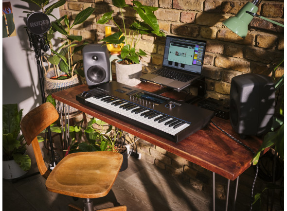 native-instruments-kontrol-s49-mk3_696f8b04294bc.jpg