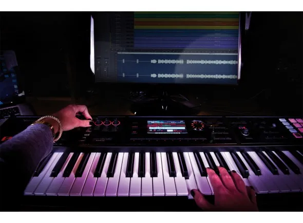 roland-fa-06_5f118f12d908c.webp