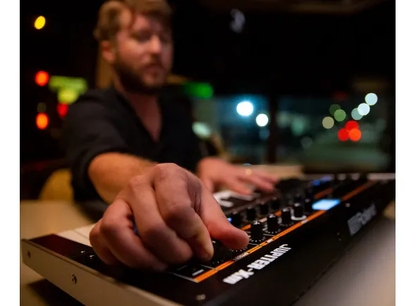 roland-jupiter-xm-sintetizador-zen-core-zenology-musica-eletronica-caixa-de-ritmos-daw-computador-plug-in-software-jupiter-8-juno-106-e-sh-101_602cfd64b8bff.webp