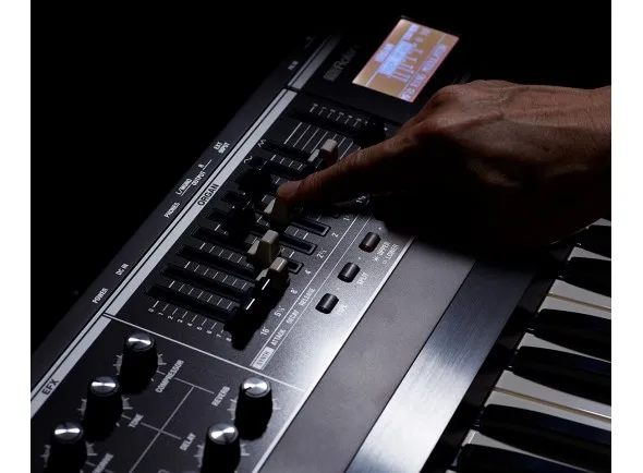 roland-vr-09-v-combo-b_5f11eba4d30b1.webp