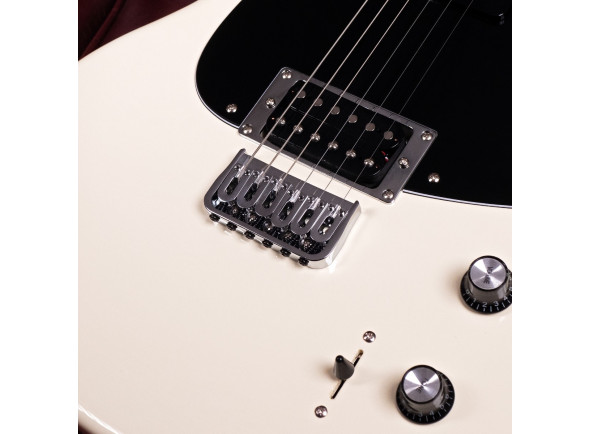 Shergold Masquerader Standard SM11 Solid Quartz White Gloss 