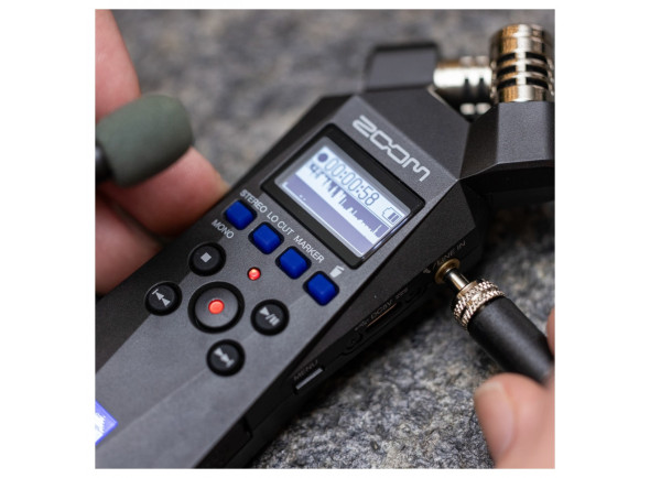 zoom-h1essential-32-bit-float-stereo-recorder_65d3695dc92e3.jpg